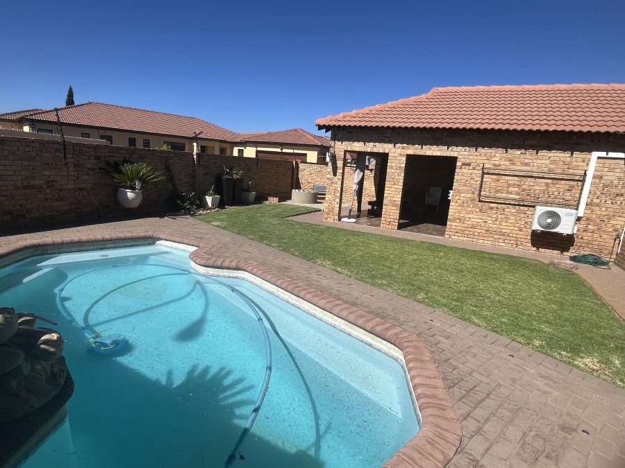 2 Bedroom Property for Sale in Naudeville Free State